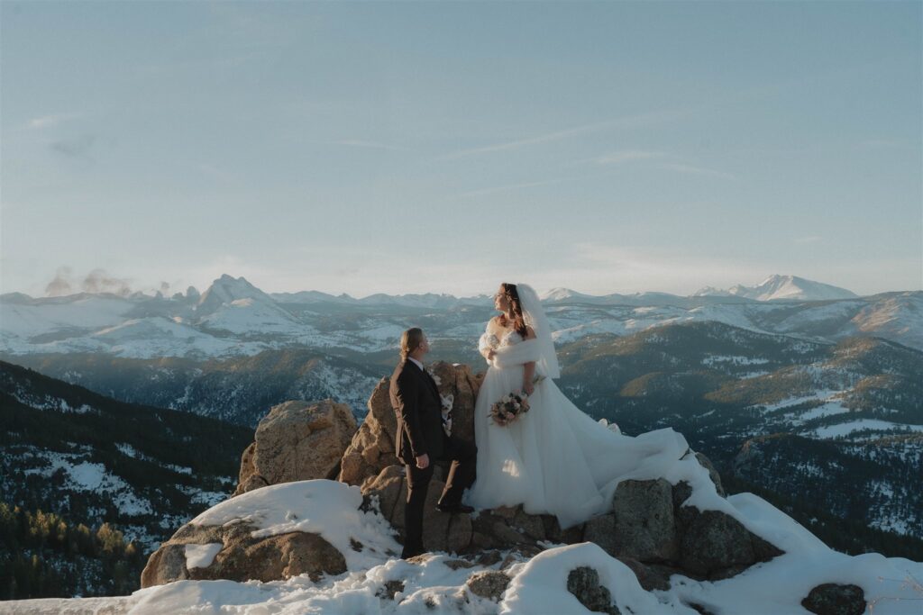 Intimate winter elopement at Lost Gulch Overlook in Colorado